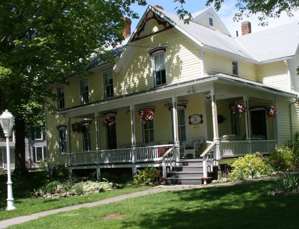 Put-in-Bay Bed And Breakfasts | Bodee's Bungalow B&B | Rates | Reserve